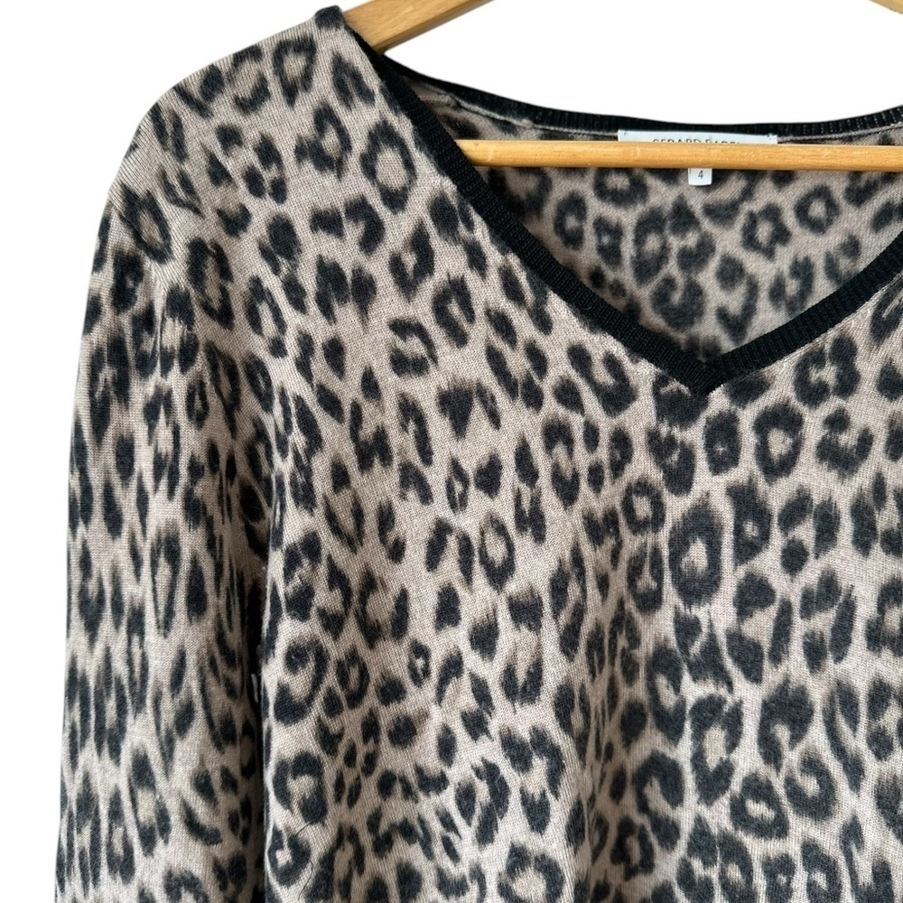 Gerard Darrel Paris 100% Merino Wool V-Neck Leopard Print Sweater - Picture 3 of 16